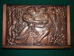 MID CENTURY - MAGYAR IPARMŰVÉSZ FA DOBOZ - réz lemez borítással - népi jellegű jelenettel ornamentiá
