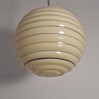 Art deco - Streamline nikkelezett mennyezeti lámpa felújítva - krémszínű "hurkás" gömb búra