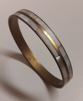 KAGYLÓVAL KÖRBEN ÉKÍTETT KARKÖTŐ KARPEREC