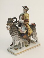 KORAI! Ludwigsburg II. Frigyes 1803-1816 Brühl gróf kecskeháton lovagló szabója porcelán figura