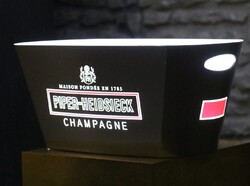 Piper-Heidsieck Champagne 8 palackos világító pezsgőhűtő jégmedence