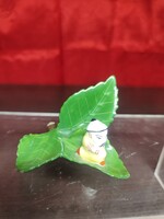 Herendi levélen ülő mandarin, kínai figura