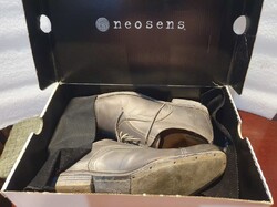 Neosens vastag bőrből készült -a talpa is- vagány 41-es cipő b7