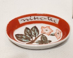 Zsolnay "Nikotex" jelzett, piros sávos, mályvavirágos reklám porcelán tálka (3697)