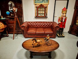 Vörösesbarna színű 3 személyes eredeti bőr Chesterfield kanapé , patinás angol bőrkanapé