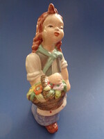 H. Ráhmer  Lány kosárral . Art deco kerámia figura.