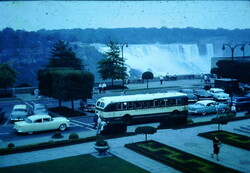 Régi diakép - Canadian Coach Lines és Oldtimerek a Niagara vizesésnél  B15/5/11