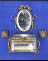 III. Napoleon stílusú aranyozott réz, kristályüveg  illatszeres ,ékszerdoboz, tükörrel  19 sz. vége