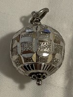 Álomszép ritkaság ezüst csiszolt metszett gömb medál csillog villog.