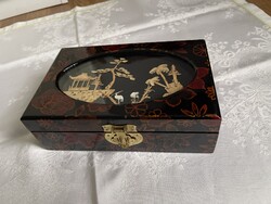 Nagyobb Kinai lakk fa doboz parafa képpel a tetején gyönyörű kézi munka.