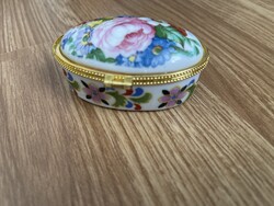 Nagyon szép porcelán ovális virágos, ékszertartó nagyobb.