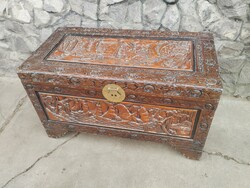 Antik faragott Keleti Làda