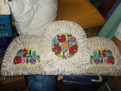 3-as tagozásu Richellieu hímzésű díszpárna