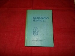 Rádióamatőrök kézikönyve.