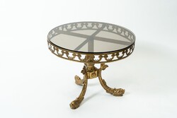 Antik neoklasszicista sárgaréz asztal – üveglappal (19–20. század fordulója)