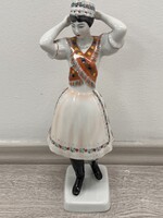 Különlegesen szép, korai Hollóházi kézzel festett népviseletes porcelán figura – finom kidolgozás, g