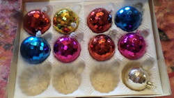 8 db 6 cm-es , retro , műanyag karácsonyfadísz egyben , jó állapotban .