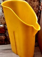 RETRO:tejkiötő , tejtartó napsárga műanyag