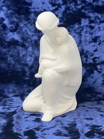 Szőke Lajos hófehér kerámia szobor- "Anya gyermekével" 1975 (16cm) RZ
