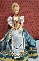 Népművészeti ihletésű Barbi baba