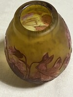 Kicsi gallé típusú üvegváza