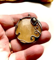 Napsárga alcit + kis labradirot medál egyedi darab