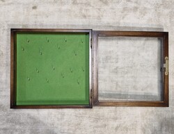 Fali vitrin, kulcstartó szekrény, több darab