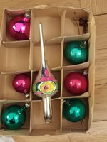 Zöld piros üveg gömbök nagyon régiek, és egy reflexek csúcsdísz