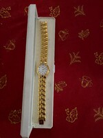 Festina quartz gold-plated women's watch. In its original box. Never been used. 19.50 cm long.