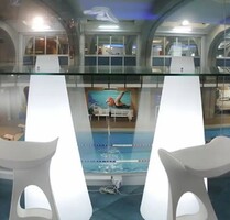 Rendezvényasztal, étkezőasztal modern design, több darab