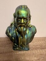 Zsolnay eosin mázas férfi mellszobor – Pécs, Magyarország