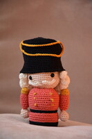 Horgolt diótörő figura