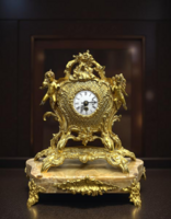 Antik stílusú barokkos puttós asztali - kandalló óra