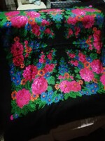 Régi  nagy kendő pici hiba van rajta képeken látható szépségek kerülnek ma fel az oldalra