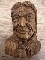 Vintage kézzel faragott fa dombormű – idős nő portré (pár egyik darabja)