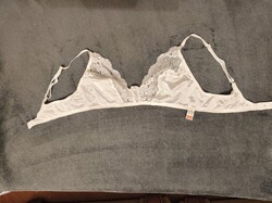 Triumph csipkés fehér melltartó 80B