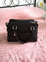 Fekete műbőrtáska