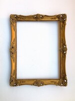 Kecses vonalú, áttört díszítésű blondelkeret 27,5x36 cm-es képhez