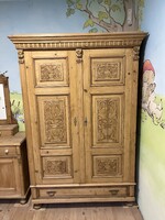 Antik, ónémet, vésett népi fenyő szekrény, parasztbútor - ritka