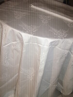 Csodaszép ﻿hófehér gyöngyvirágos damaszt ágyneműgarnitúra