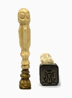 Antik nemesi öt ágú koronás MG monogrammos sárgaréz pecsétnyomó faragott csont nyélen RZ