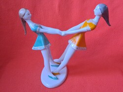 Makulátlan állapotú Hollóházi kézzel festett pörgő / forgó lányok porcelán figura