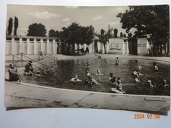 Régi, retró képeslap: Hajdúszoboszló, Strandfürdő, gyermekmedence (1961)