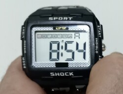 Eladó, 1 db SPORT CHOCK Márkanevű 50 bár W, R , nagy kijelzővel ,háttér fénnyel !Terep színű !