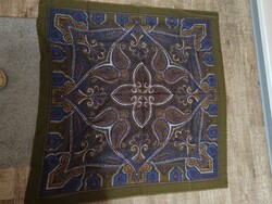 Milànóban vásárolt nagyméretű kendő különlegesség