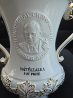 Zsolnay egyedi alkalomra gyártott trófea