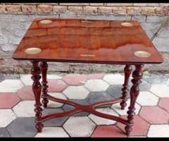 Klasszicista eredeti ,kártyaasztal magasfényre politúrozott, diófurnérozott réz pénztálakkal 1910-20