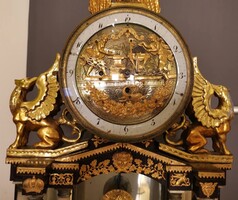 Automata számlapos, negyedütős empire asztali óra.