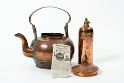 Antik réz teáskanna és réz olajlámpa
