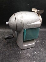 Mechanikus, fémből készült ceruzahegyező, kalapácslakk felülettel, 4266b